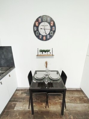 Dining - Vrbo Property (Reims)