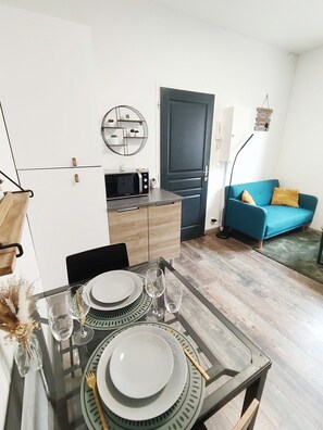 Living area - Vrbo Property (Reims)