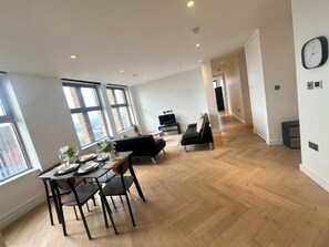 Living area - Modern 3BR Apartment/Dollis Hill/Lift Access/Ideal for Corporate Stays&Families  (London)