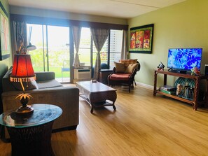 Smart TV - Fantastic 1-bedroom Maui condo in Kihei, Beach Access, A/C, Pool, Prime Location (Kihei)