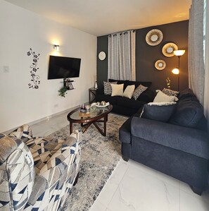 Smart TV - Villa De Gloria II - Elevated Signature Stay (Bayamon)