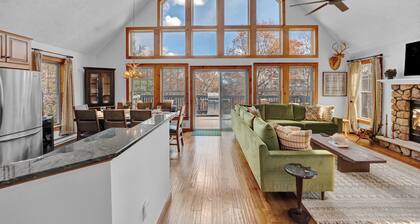 Mins. to Skiing! Kid Friendly w. Hot Tub & Mountain Views