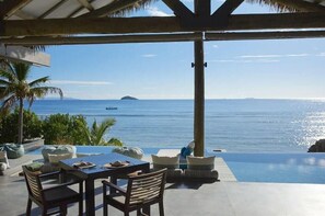 Outdoor dining - Tadrai Island Resort-fiji (Mana Island)