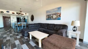 TV - Cozy Sandy Beach Condo Pool Princesa A-302 (Puerto Peñasco)