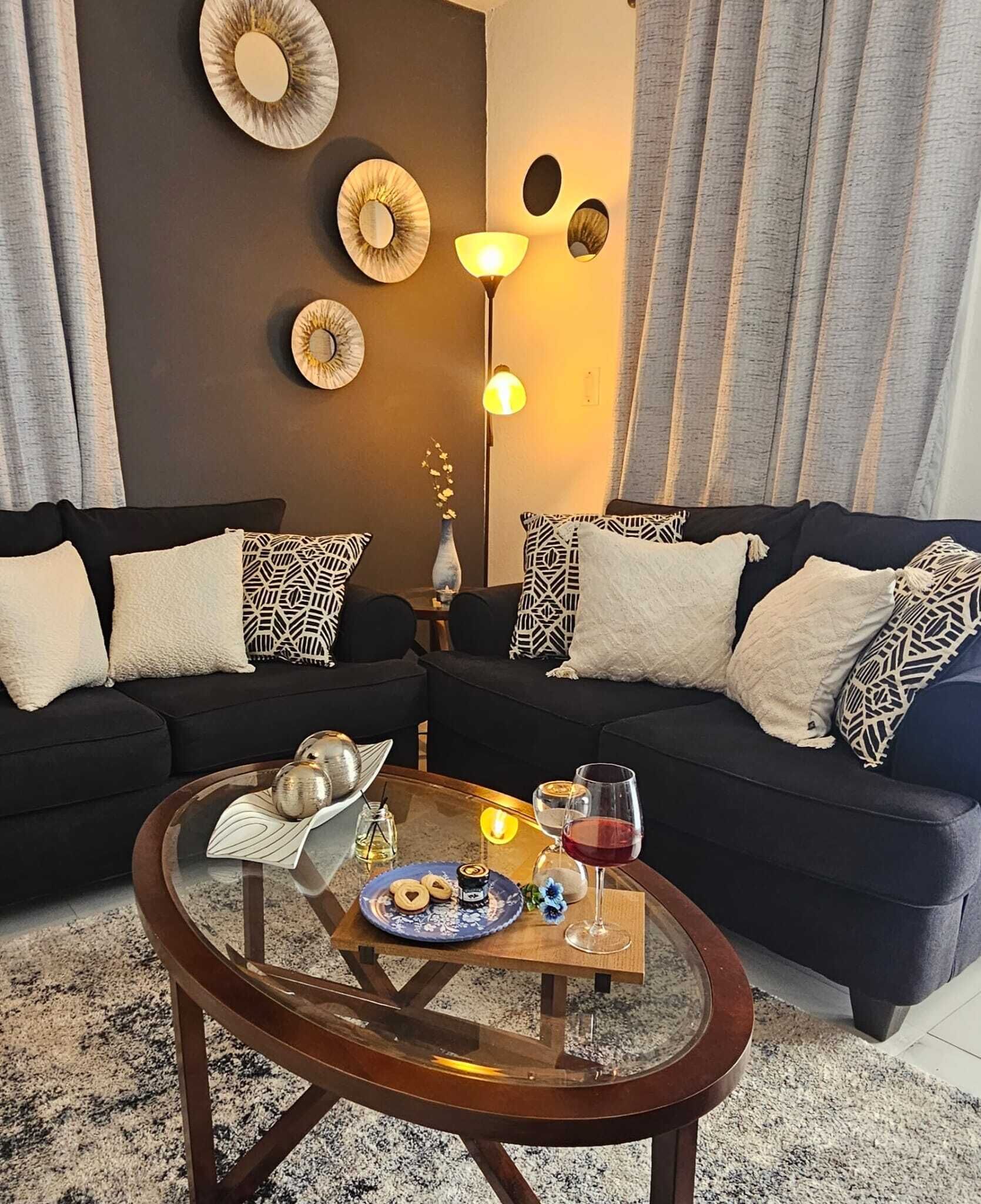 Villa De Gloria - Luxury Stay - Memorable Experiences - Levittown