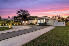 Exterior - Unique Private Racing Track Villa (North Miami)