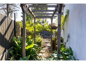 Property grounds - Serene & Stylish 2BR Urban Retreat -Near the Beach (Inglewood)