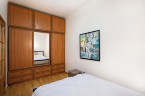 1 bedroom, iron/ironing board, WiFi, bed sheets - Modern Condo on Sayat Nova Avenue &Yerevan Center. (Yerevan)