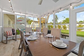 Dining - Tree House + Outdoor Dining | Aloha Skies (Sarasota)