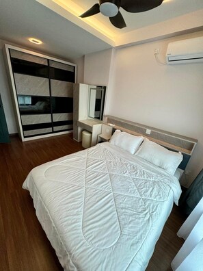 3 bedrooms, iron/ironing board, WiFi, bed sheets - Comfortable , near shop and quiet.. (Sandakan)