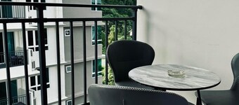 Comfortable , near shop and quiet..