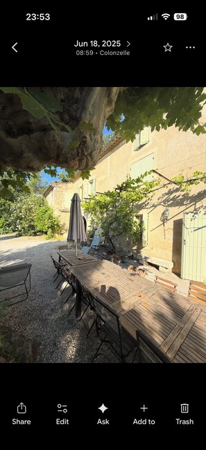 Outdoor dining - Vrbo Property (Colonzelle)