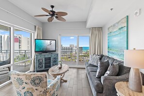 Apartment, 1 King-Bett und Schlafsofa (Luau II 6631) | Wohnbereich