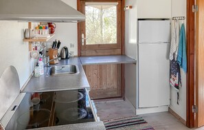 Fridge, stovetop, dishwasher, coffee/tea maker - 4 bedroom cozy home in Liseleje (Liseleje)