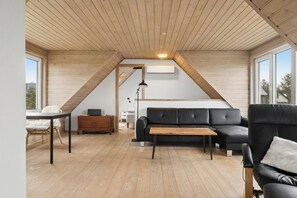 Living area - Peaceful holiday home with views of the dunes (Frøstrup)