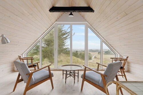 Peaceful holiday home with views of the dunes