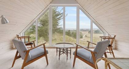 Peaceful holiday home with views of the dunes