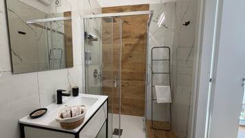 Deluxe-Doppelzimmer, Balkon, Stadtblick | Badezimmer