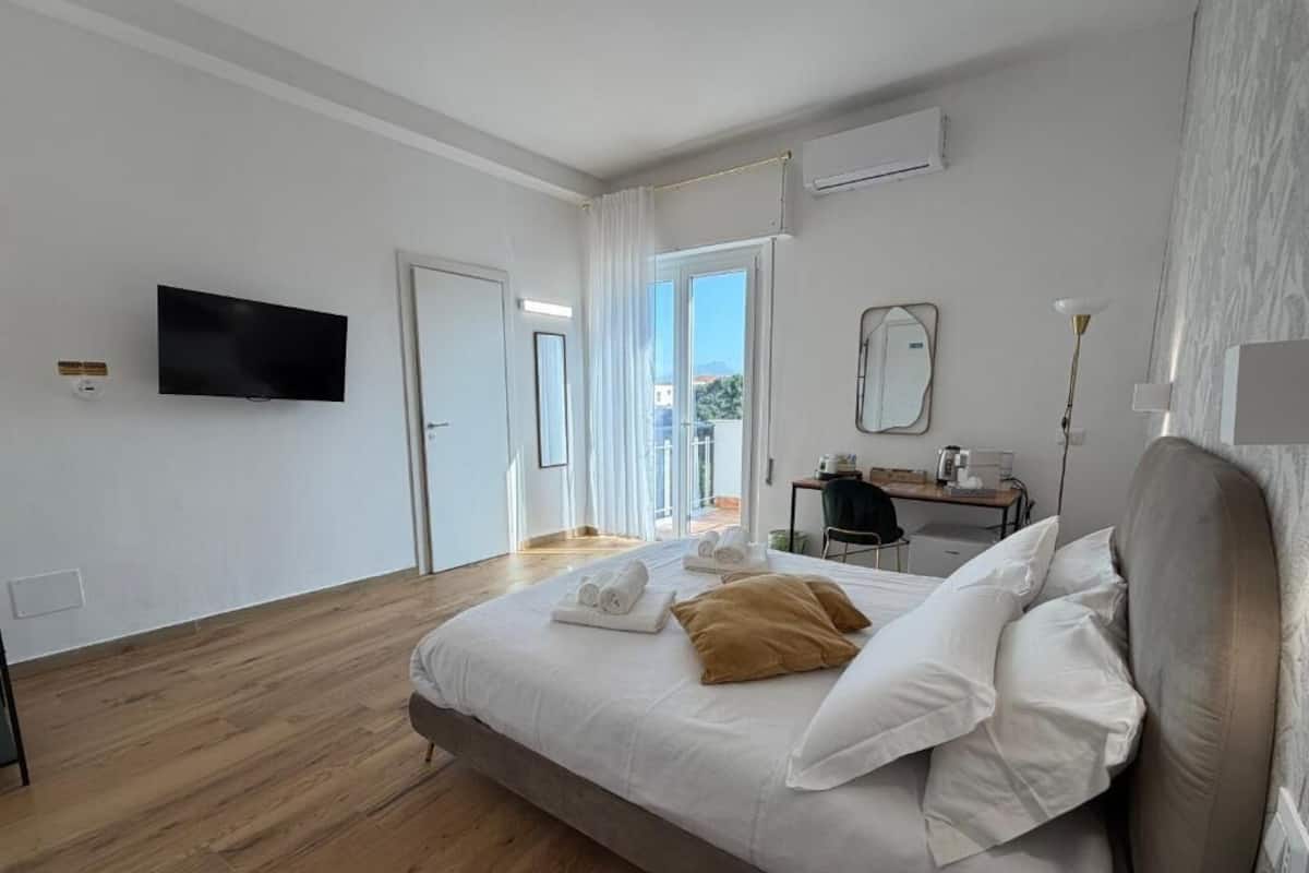 Deluxe Double Room, Balcony, City View