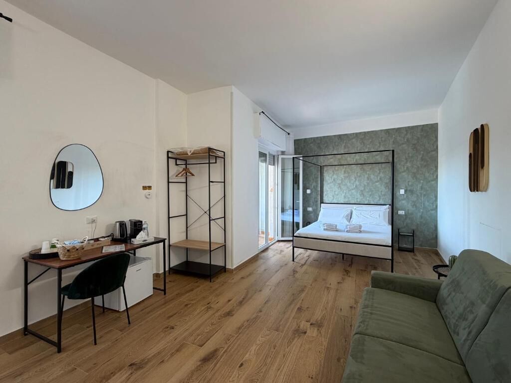 Exclusive-Vierbettzimmer, Balkon, Stadtblick | Innenbereich