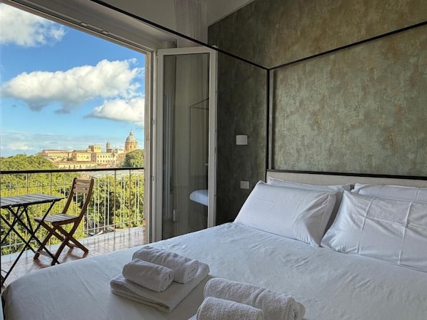 Exclusive Quadruple Room, Balcony, City View