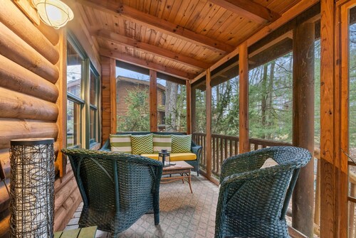 Sugar Shack Saugatuck  - 5 bed/3 bath luxury log home.