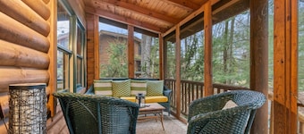 Sugar Shack Saugatuck - 5 bed/3 bath luxury log home.
