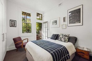 2 bedrooms, iron/ironing board, WiFi, bed sheets - Stylish Calm Inner City Sanctuary (Surry Hills)