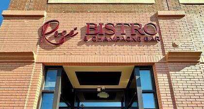 Modern Upscale 2 Story Loft - Shopping and Dining in Midtown Atlantic Station!