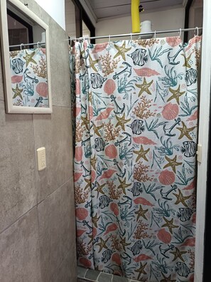 Dusche, Handtücher, Seife, Toilettenpapier