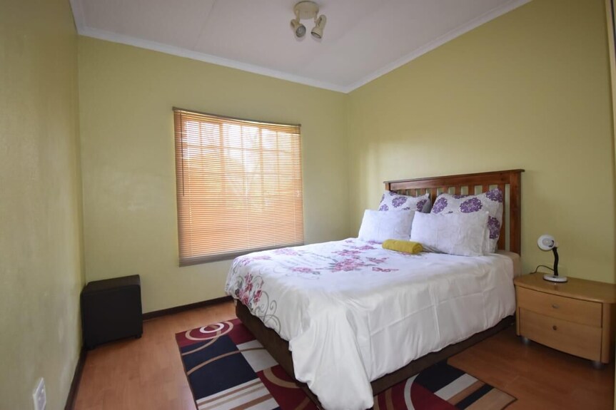 Peaceful Spacious Private Home Minutes From Sandton Rest, Reset & Refocus - Randburg