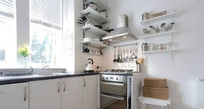 Peaceful retreat between Glasgow & Edinburgh with Outlander Studios next door!