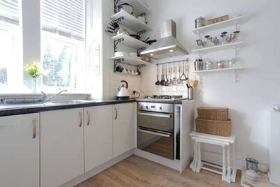 Peaceful retreat between Glasgow & Edinburgh with Outlander Studios next door!