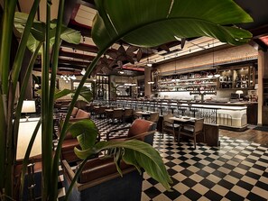 Bar (in der Unterkunft)