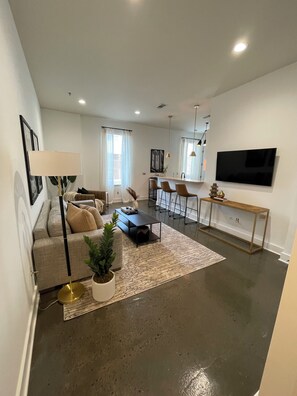Living area - Corner unit, This gem located in Midtoown/attached parking garage (Nashville)