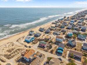 Beach nearby - SNH-8 Pink Pelican Sat-Sat: Semi-ocean front, Hot tub (Nags Head)