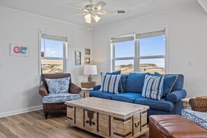 TV - SNH-8 Pink Pelican Sat-Sat: Semi-ocean front, Hot tub (Nags Head)