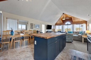 Interior - OSI-9 "Pirate Willy's" • Oceanside • Hot Tub • Short Stays! (Corolla)