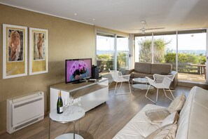 TV - BAY WATCH - Studio Héliopolis O16 - Luxe - 4 people (AGDE)