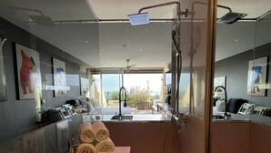 A modern bathroom with a glass enclosure, a shower, and a view of the outside. - CAP-Y-SUN - Studio Héliopolis O18 - Luxe - 2 people (AGDE)