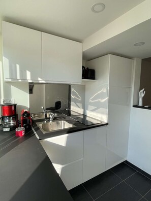 Fridge, microwave, dishwasher, cookware/dishes/utensils - JENNY - Studio Port Nature 8 - Luxury - 2 people (AGDE)