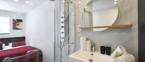 Hair dryer