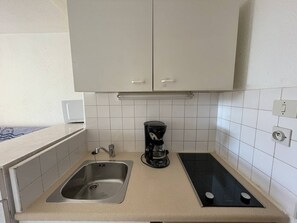 Fridge, microwave, cookware/dishes/utensils - Port Nature Studio 22 - 2 people (AGDE)