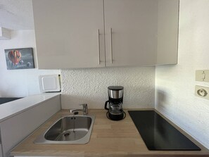 Fridge, microwave, cookware/dishes/utensils - Port Nature Studio 54 - 2 people (AGDE)