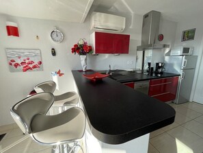 Fridge, microwave, dishwasher, cookware/dishes/utensils - SAWADEE II - Port Nature Apartment PN79S - Luxury - 4 people (AGDE)