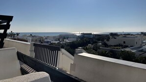 A rooftop with a view of the sea and buildings. - DIAMANT - Port Nature Apartment 81 - Luxury - 2 people (AGDE)