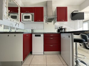 Fridge, microwave, dishwasher, cookware/dishes/utensils - Apartment Port Nature 87 - 2 people (AGDE)