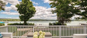 Sparkling 4-bedroom cottage with AC on Prestine Walloon Lake