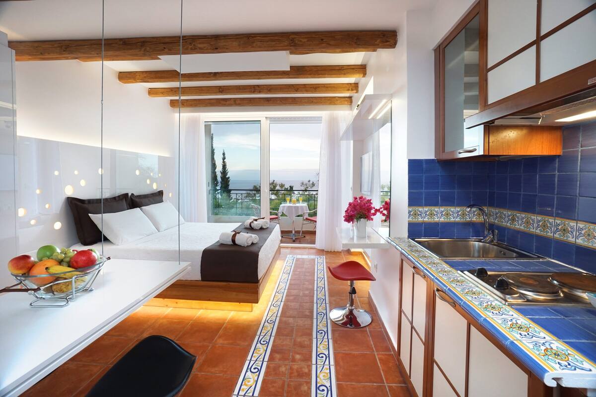 슈피리어 스튜디오, 바다 전망