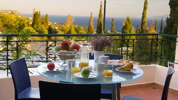 Standard Apartment, Sea View | Outdoor dining